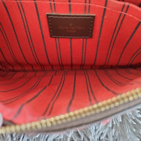 Louis Vuitton - Picture 4 of 4